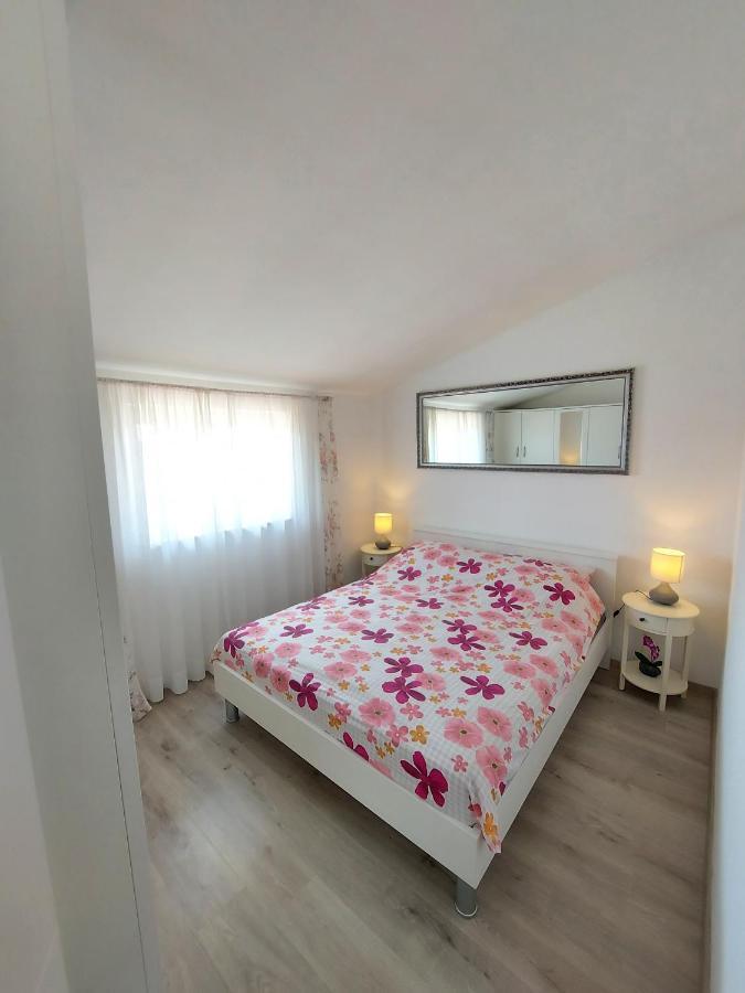 Apartman Ana Штинян Екстер'єр фото